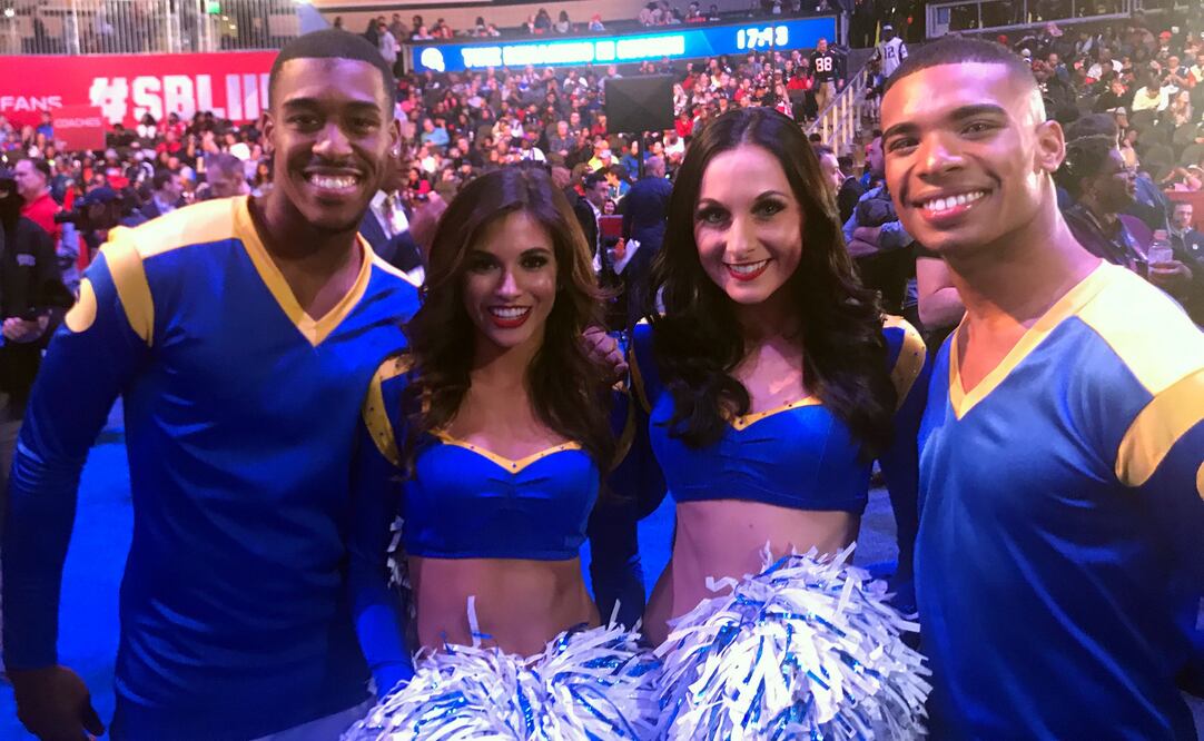 Quinton Peron y Napolean Jinnies serán los primeros porristas varones que participan en un Super Bowl. Foto: Reuters