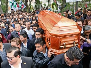 Familiares y amigos despiden a "Paco" Rojas