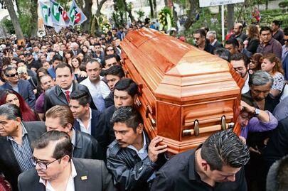 Familiares y amigos despiden a "Paco" Rojas