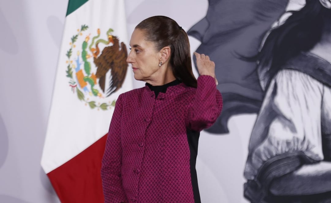 Claudia Sheinbaum Pardo, presidenta de México, encabeza la conferencia del pueblo en el salón Tesorería de Palacio Nacional. Foto: Diego Simón / EL UNIVERSAL