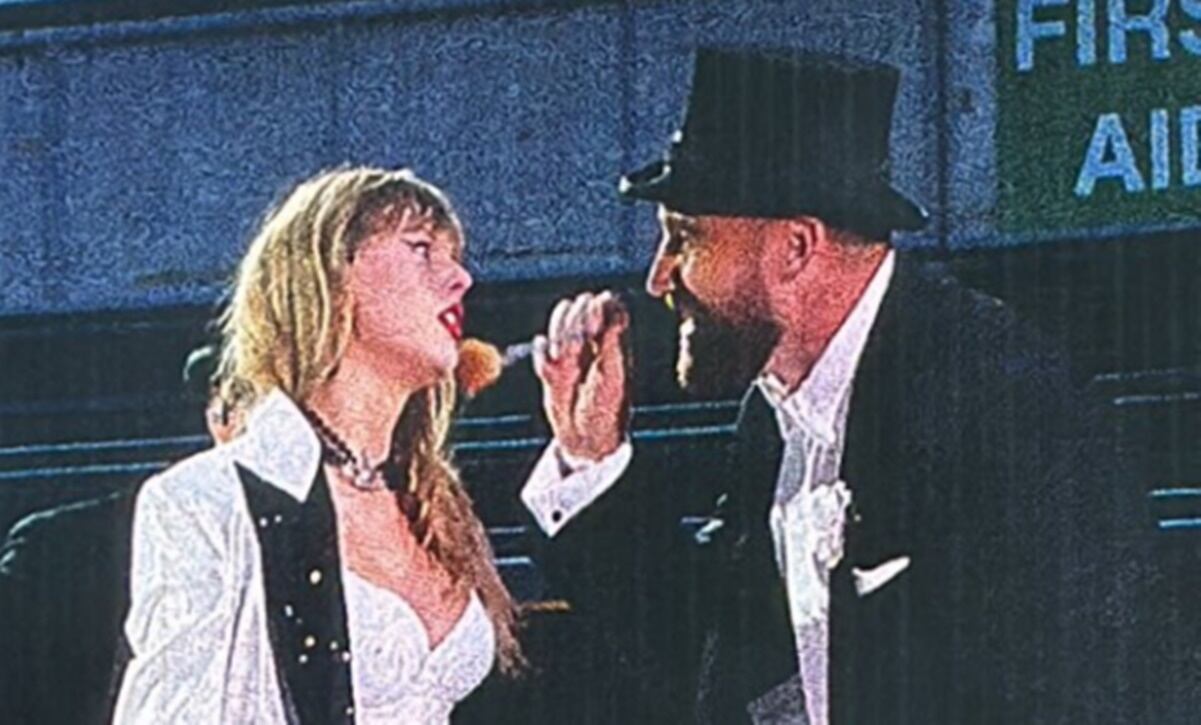 Travis Kelce aparece de sorpresa en concierto de Taylor Swift.
<p>Foto: X, @tayvisnation