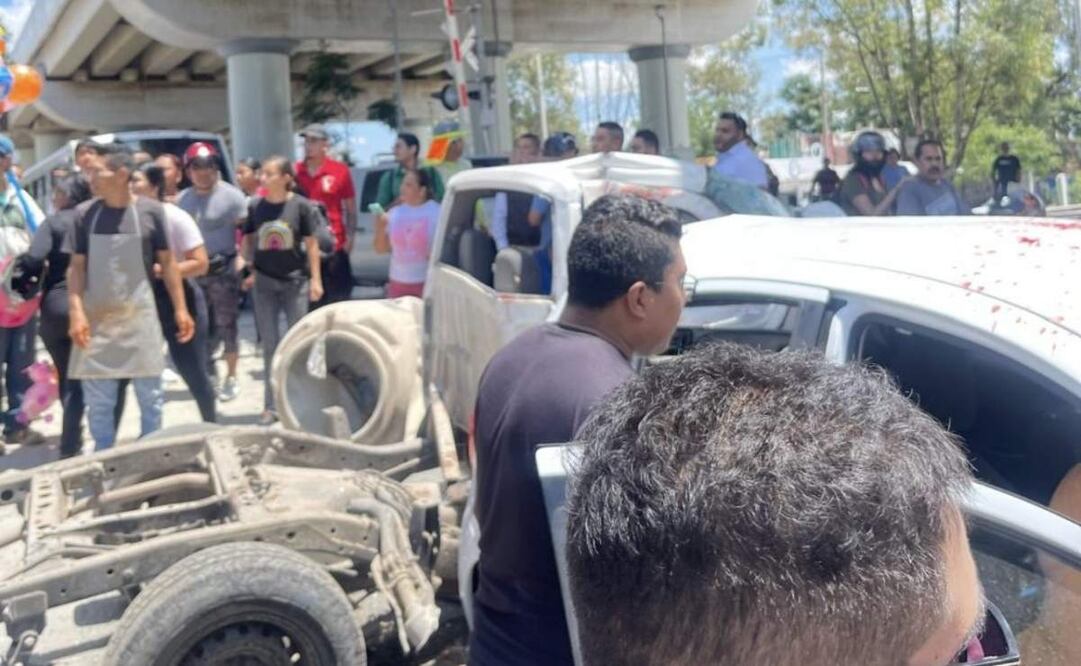Tren choca contra tres vehículos en Guanajuato (06/08/2025). Foto: Especial