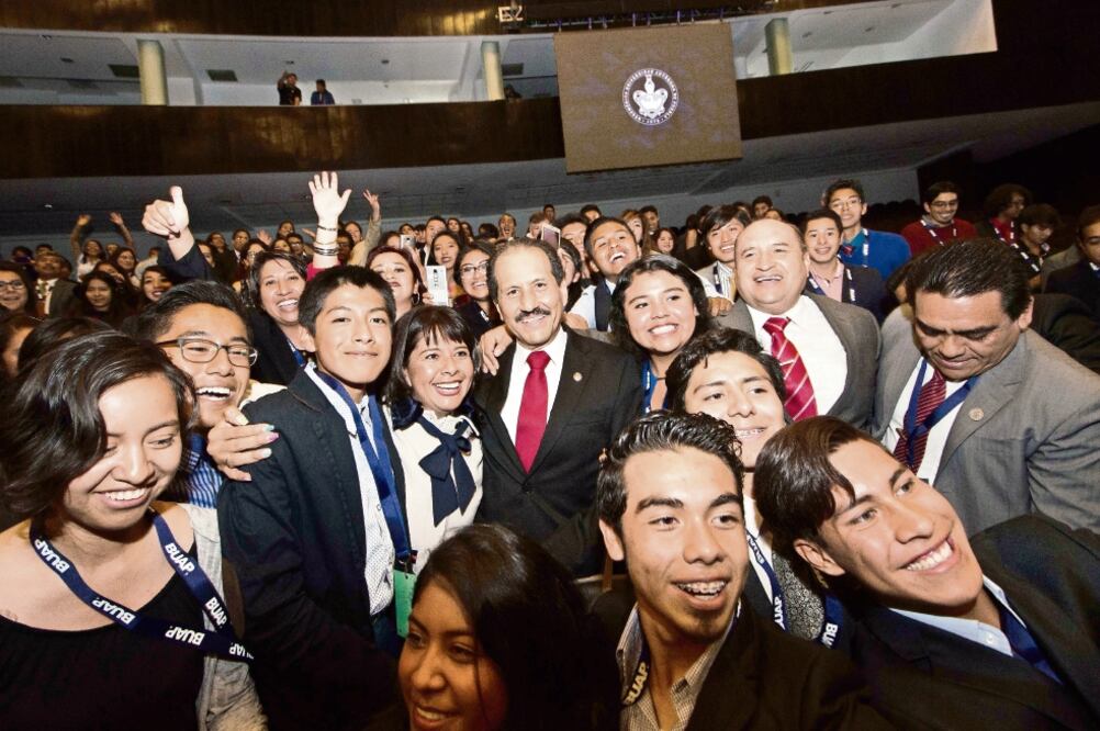 El rector Alfonso Esparza se dirigió a la comunidad universitaria, en su Terce r Informe de Labores al frente de la institución educativa (ARCHIVO. EL UNIVERSAL)