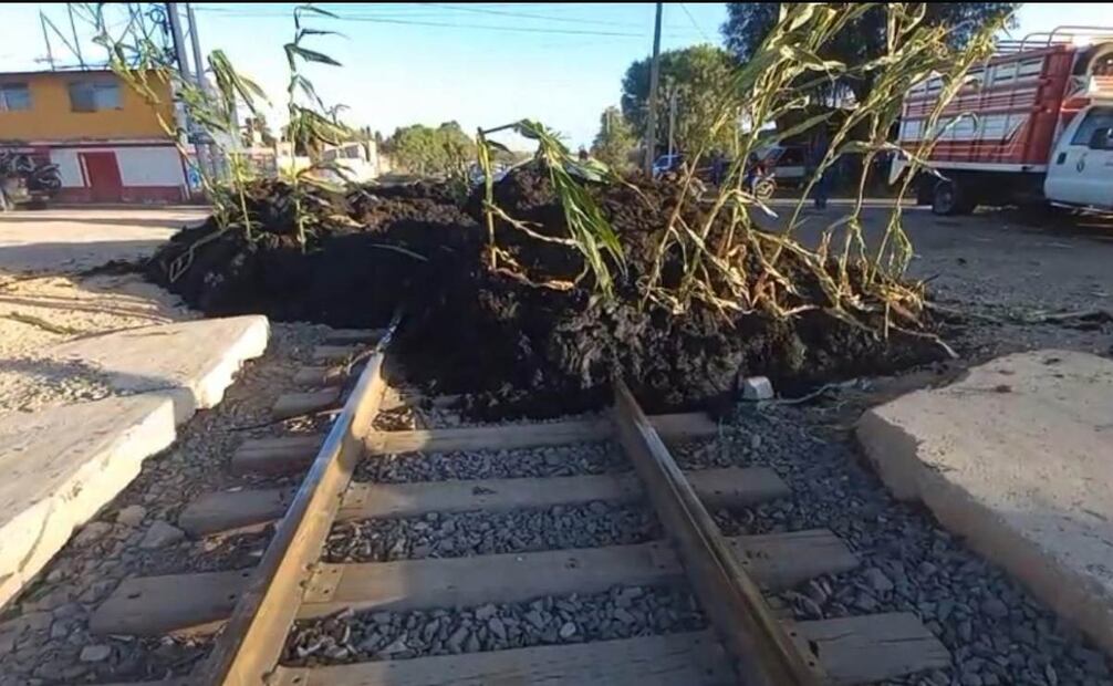 Campesinos extienden sus protestas y bloqueos hacia las vías del ferrocarril en Hidalgo (29/10/2025). Foto: Especial