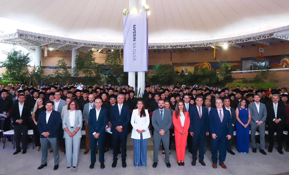 Ceremonia de entrega de certificados a alumnas y alumnos de la Universidad Nissan. Foto: Especial