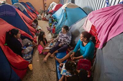 Migrantes en Tijuana quieren que lleguen sus familias