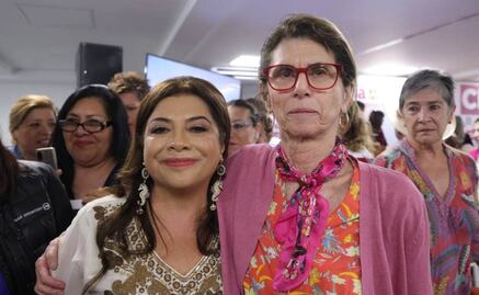 Clara Brugada se toma fotografía con Annie Pardo, madre de Claudia Sheinbaum