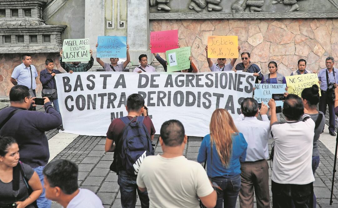 Reporteros, durante una manifestación por el periodista asesinado Leobardo Vázquez, en Papantla, Veracruz, el 22 de marzo de 2018.Foto: Archivo/AFP