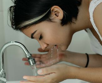 Haz un tónico casero con agua de arroz: la tendencia de belleza que ya reina en las redes