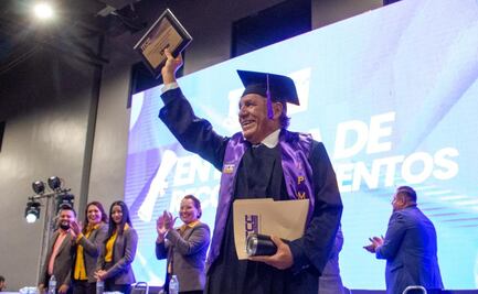 A sus 78 años, Héctor Martínez se gradúa de Ingeniero en Procesos de Manufactura en Tamaulipas; "cuando se quiere, se puede", asegura