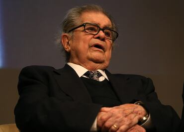 Reportan a Miguel León-Portilla como grave