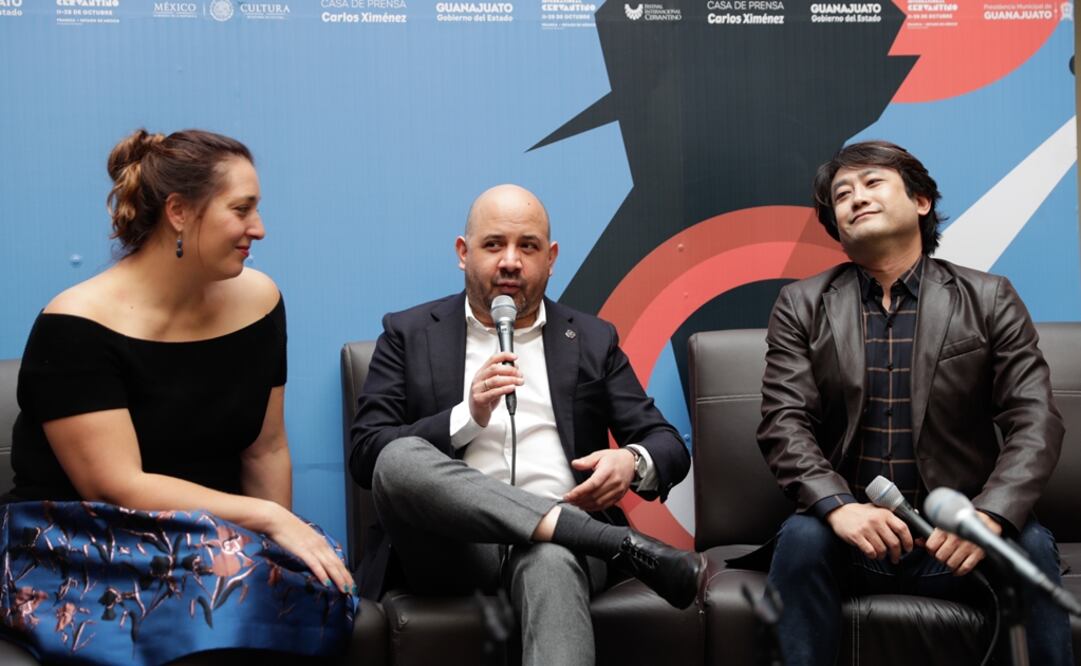 Roberto Beltrán Zavala, director de la OSUG,  y solistas invitados en la conferencia de prensa de "In Memoriam". Foto: Iván Stephens / EL UNIVERSAL