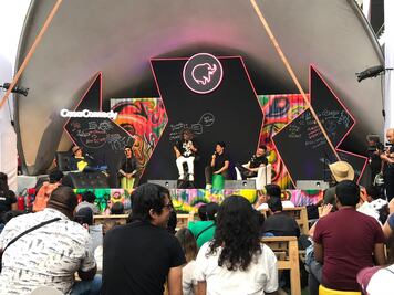 Entre música, luchas y risas, disfrutan el Vive