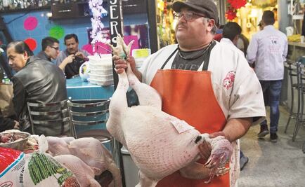 Banxico sube tasa y encarece la Navidad