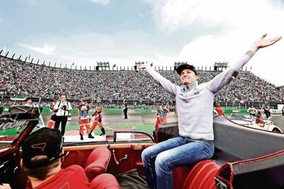 Rosberg corona un año de lucha