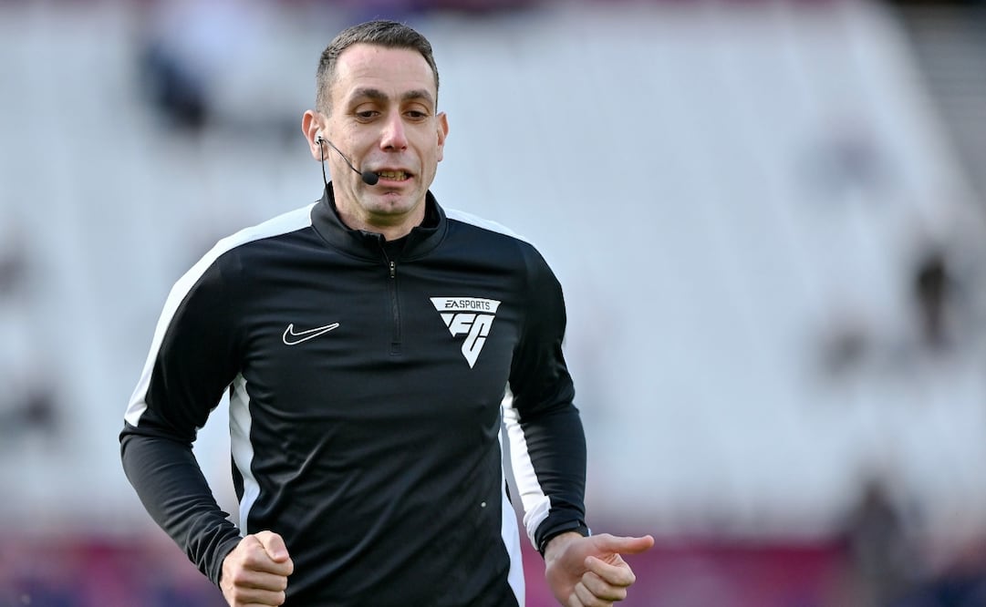 Árbitro de la Premier League fue suspendido por presuntos comentarios anti Liverpool - Foto: EFE