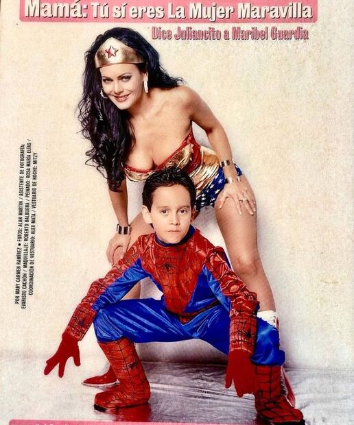 Maribel Guardia aparece con su hijo, ella vestida de Mujer Maravilla y Julián de Spider Man.