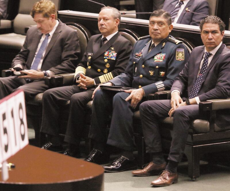 Los titulares de Marina, Rafael Ojeda, y de la Sedena, Luis Cresencio Sandoval, ayer en la comparecencia de Alfonso Durazo, en San Lázaro. Foto/CARLOS MEJÍA. EL UNIVERSAL