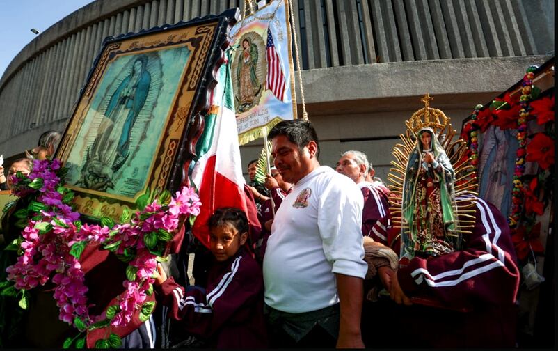 Peregrinos provenientes de diversos estados del país arriban a la Basílica de Guadalupe, en la Ciudad de México, el martes 9 de diciembre de 2025. Foto: Luis Camacho /EL UNIVERSAL