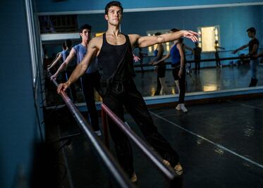 Ballet de Arizona sorprende con puesta en escena dedicada a Juan Gabriel 