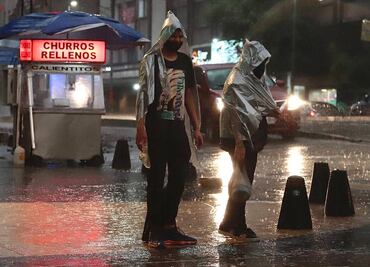 Reportan encharcamientos por lluvia generalizada en la Ciudad de México