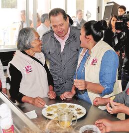 Eruviel busca "empoderar a mujeres"
