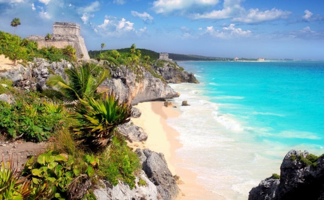 El Castillo. Observatorio, faro y guía maya construido en Tulum para evitar que las embarcaciones encallasen en la barrera arrecifal. (Foto: iStockPhoto)