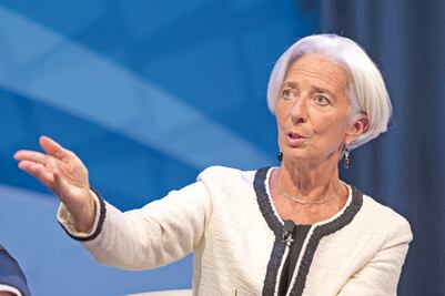 Christine Lagarde advierte que los tipos seguirán altos "tanto tiempo como sea necesario"