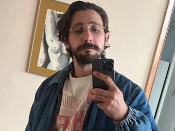 Emiliano Zurita interpreta a un antagónico con un inglés peculiar en “Atypical pirate”