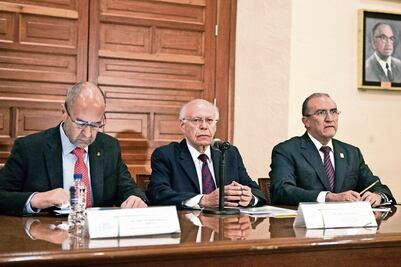 Niega Narro privatización de los servicios de salud