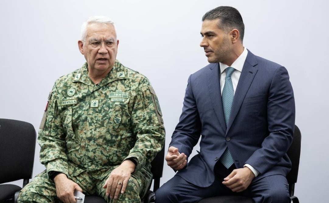 El secretario de la Defensa Nacional, Ricardo Trevilla Trejo, junto al secretario de Seguridad, Omar García Harfuch, en conferencia de prensa del Gabinete de Seguridad este lunes 11 de enero de 2026. Foto: Hugo Salvador/ EL UNIVERSAL