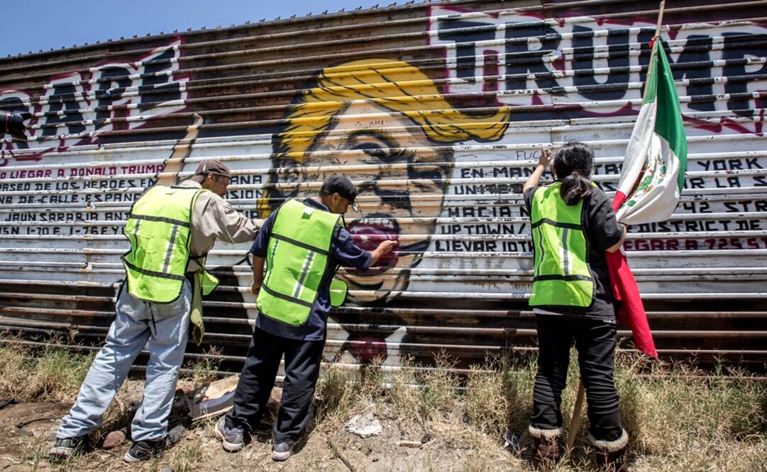 En mayo activistas de la agrupación de apoyo a personas deportadas, "Ángeles sin fronteras" y "Juventud 2000", realizaron un mural contra Donald Trump. Foto: Archivo / Cuartoscuro