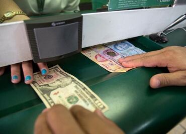 Cierra dólar al menudeo en $19.00