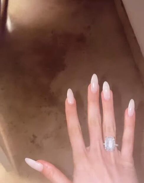 Milky Nails: Belinda se une a esta tendencia de uñas y se ven increíbles
