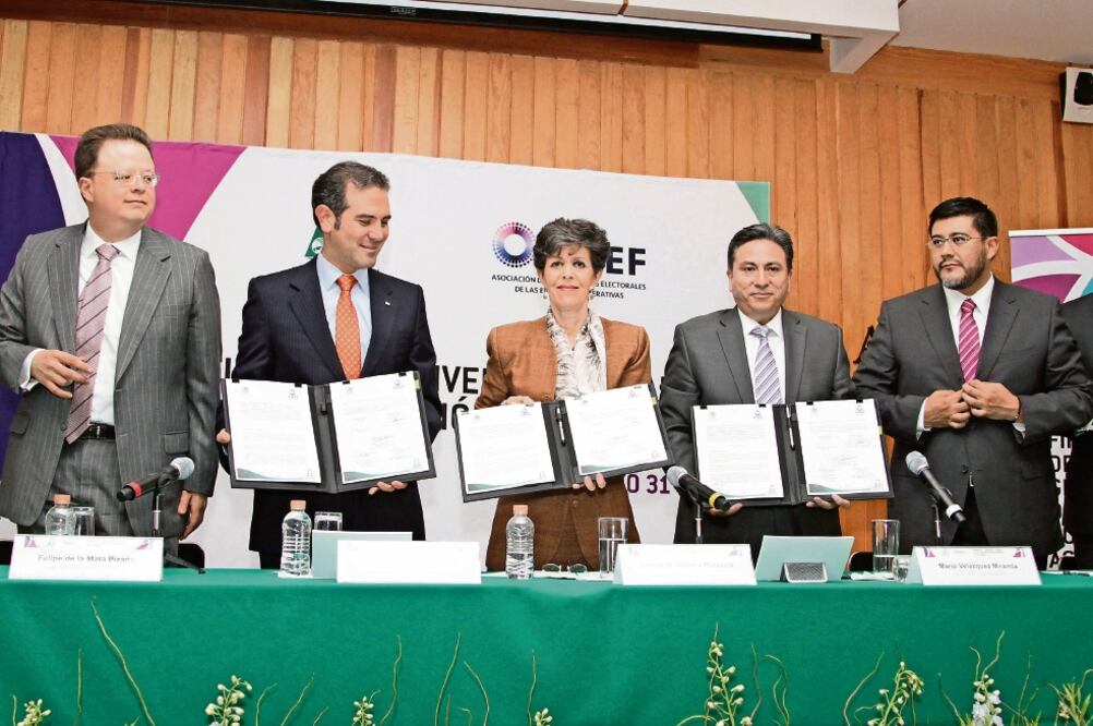 El Tribunal Electoral del Poder Judicial de la Federación, el INE y la Asociación de Instituciones Electorales de las Entidades Federativas suscribieron ayer un convenio de colaboración académica. (CARLOS MEJÍA. EL UNIVERSAL)