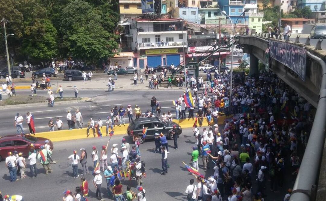 Opositores a Maduro alistan la "madre de todas las marchas" en Venezuela 