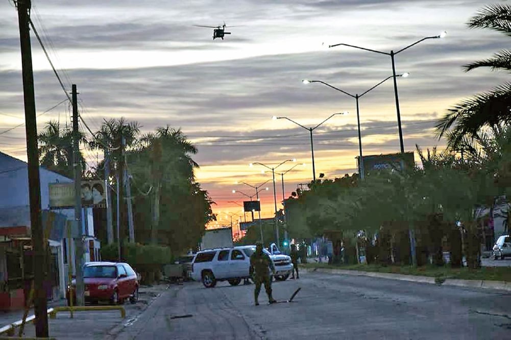 Durante casi seis meses las Fuerzas Armadas estuvieron detrás de la pista de Joaquín Guzmán. Ayer, los elementos de la Marina lo recapturaron en Los Mochis (STR. EFE)