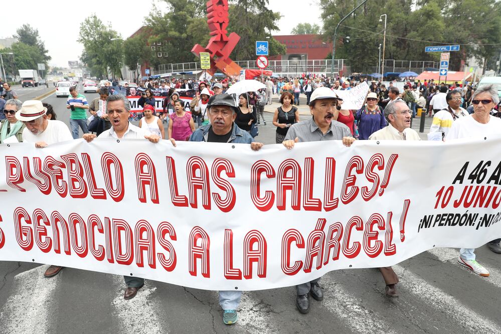 La marcha estuvo encabezada por integrantes del llamado Comité del 68. /Berenice Fregoso - EL UNIVERSAL