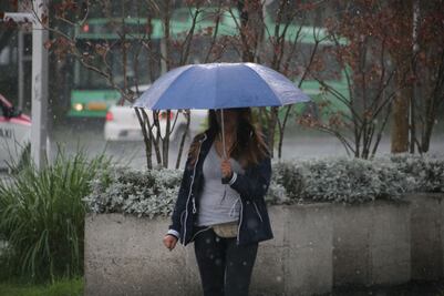 Reportan lluvia y granizo en distintas zonas de la CDMX
