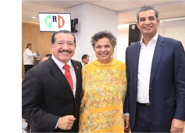 Cita Ochoa Reza a ex gobernadores priístas