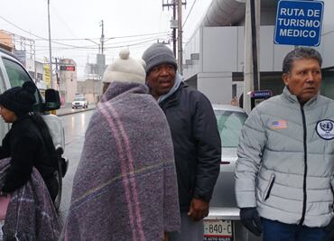 “Nadie nos ayuda”; migrantes esperan en Puente Internacional de Tamaulipas para cruzar a EU; están a la espera de nueva información