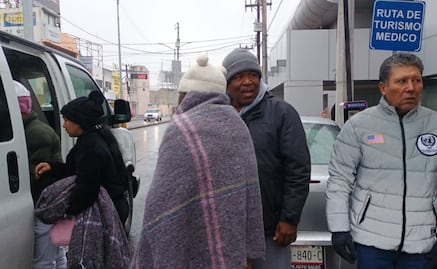 “Nadie nos ayuda”; migrantes esperan en Puente Internacional de Tamaulipas para cruzar a EU; están a la espera de nueva información