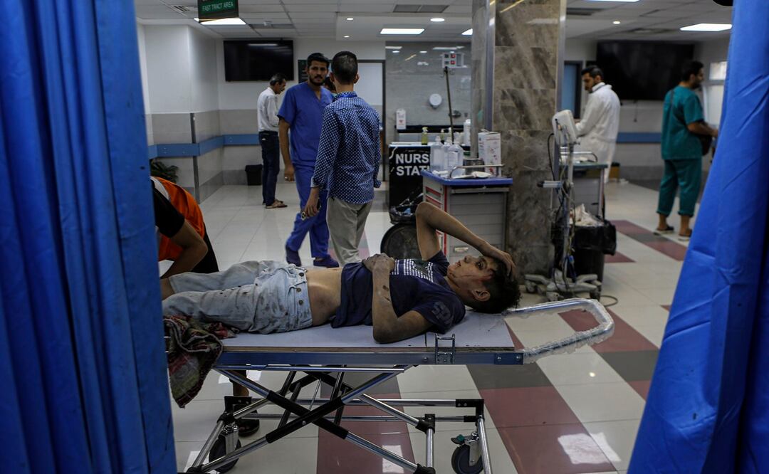 Los ataques en la Franja de Gaza han causado daños en 94 instalaciones sanitarias, incluidos 26 de los 31 hospitales y 79 ambulancias. Foto: AP