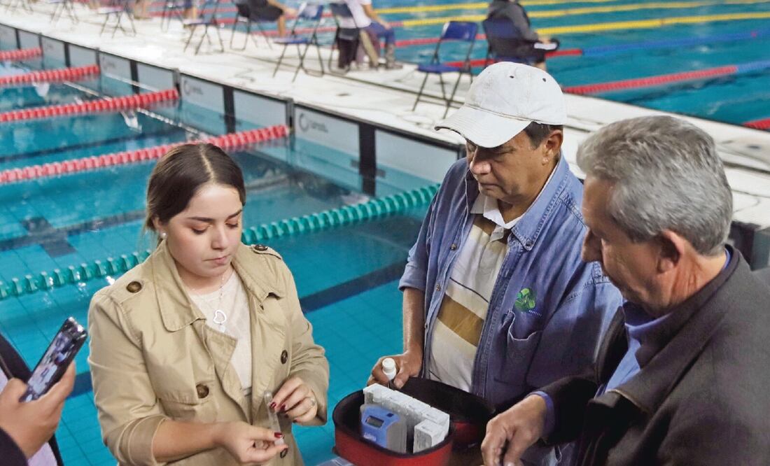 El agua fue analizada y arrojó una mala mezcla de químicos. Foto: CARLOS ZEPEDA. EL UNIVERSAL