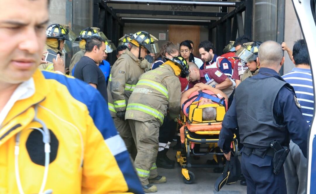 Un hombre resultó lesionado tras caerle material de una escenografía al interior del Palacio de Bellas Artes. Foto: Cuartoscuro