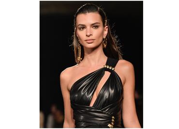 Emily Ratajkowski desafía Instagram con topless