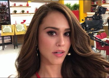 Yanet García "la chica del clima" recibe dos "pataditas" en "Hoy"