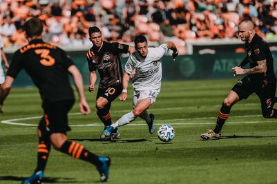 “Chicharito” Hernández: ¿dónde va todo el dinero que se gana en la Selección?