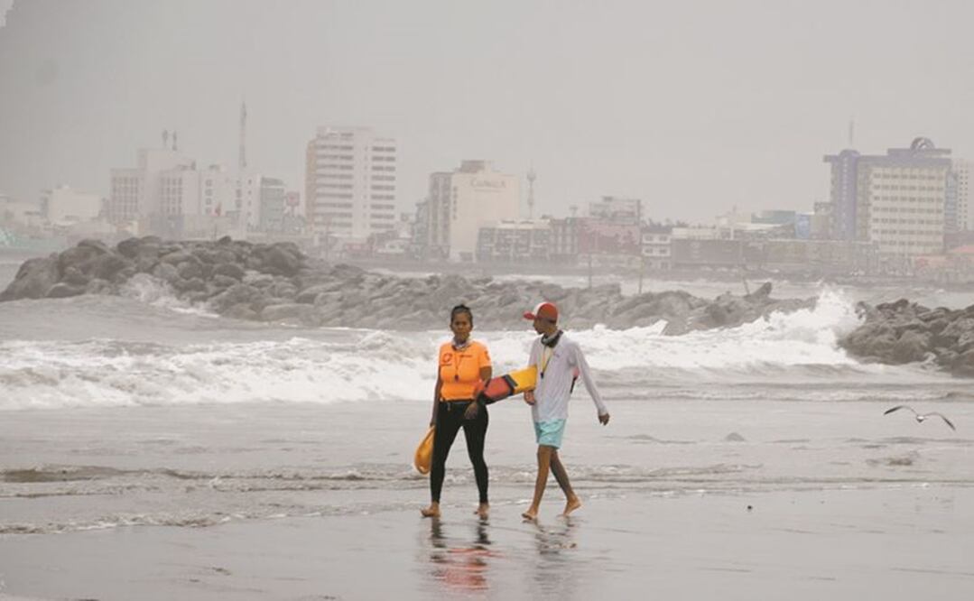 Autoridades de los tres niveles de gobierno piden a los pobladores, sobre todo de las regiones norte y centro, permanecer atentos a la información oficial que se emita sobre el desarrollo del huracán Grace. Foto: Patricia Morales/ El Universal