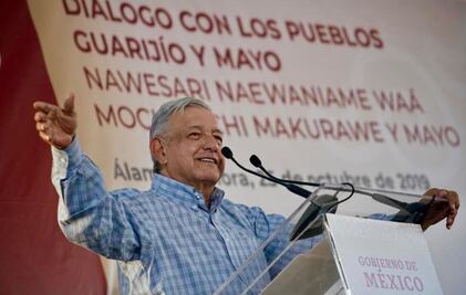 AMLO pide a indígenas no avergonzarse de su cultura